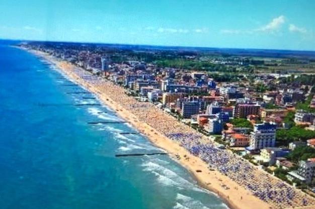 Residence Alba D'Oro Solo Famiglie Lido di Jesolo Ngoại thất bức ảnh